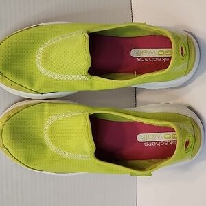 SKECHERS Go Walk Womens 9 LIME GREEN & White w/ Pink Insole